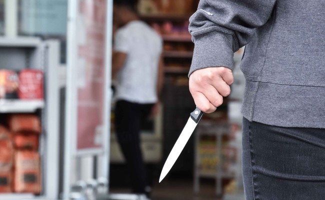 Tankstellenshops in Haag und Bendern überfallen – Täter auf der Flucht