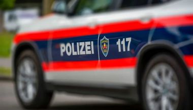 Vier Polizisten waren nötig, um einen aggressiven E-Biker zu fixieren