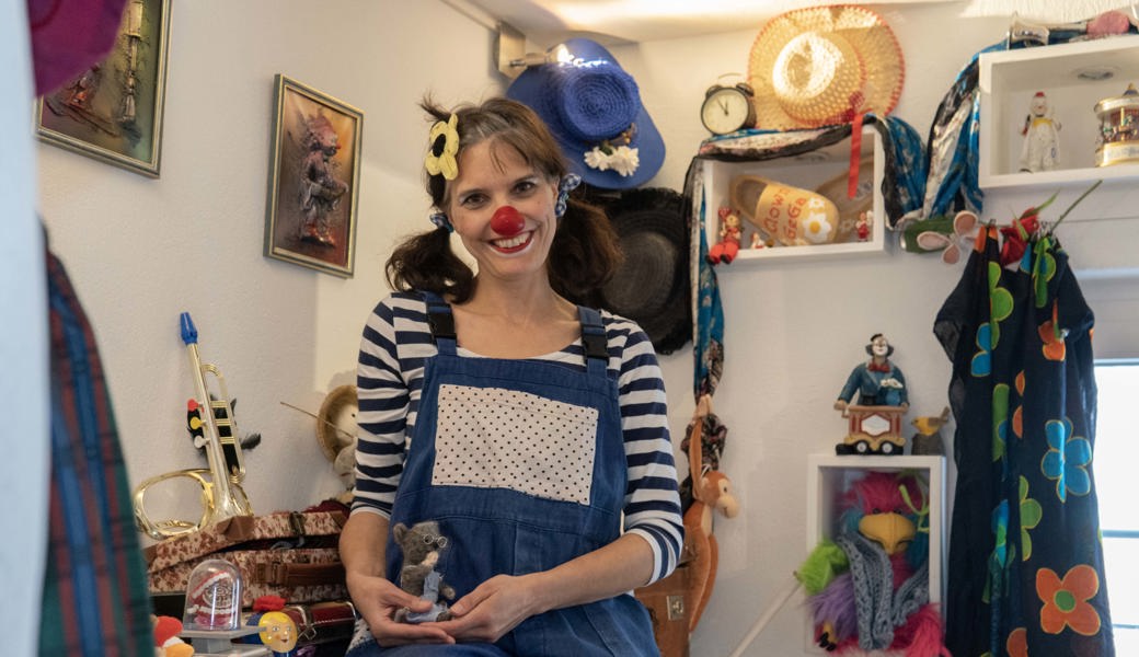 Zusammen mit dem Mäuserich Hampi verbringt GeGa in ihrem Kinderbuch einen Tag auf einem Grabser Maiensäss.