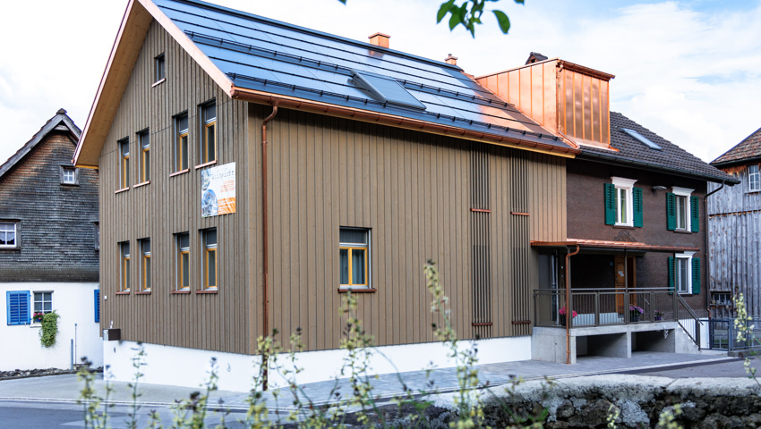  Die Tagesstätte mit dem neuen Anbau. 