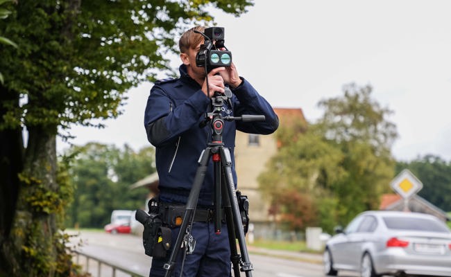 Zu rassig unterwegs: Polizei stoppt Schnellfahrer auf Wildhauserstrasse