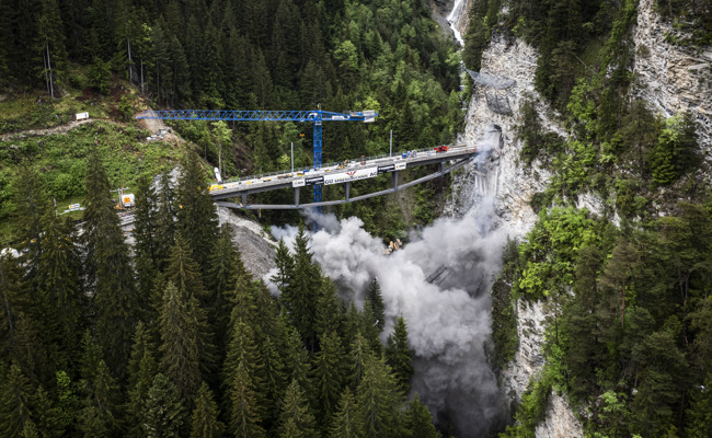 Altehrwürdiges Castielerviadukt erfolgreich gesprengt