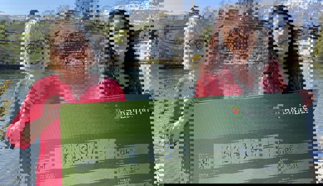  Checkübergabe: Nicole Buchalla (links), Soroptimist International Club Bad Ragaz, und Silvia Vetsch, Frauenhaus St. Gallen. 