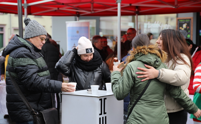 Geschenksonntag: Ein Treffpunkt des Einkaufs und der Unterhaltung