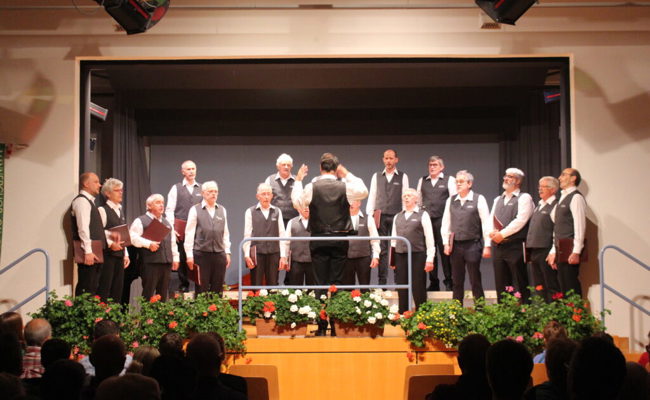 Zwei Männerchöre und ein Gospelchor gaben ein abwechslungsreiches Chorkonzert