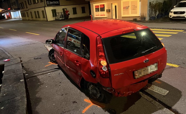 Junger Lenker verursacht fahrunfähig ordentlich Blechschaden
