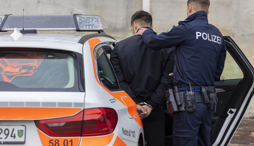 Einbrecher flüchtet vor Polizei auf Kran – entkommen ist er nicht