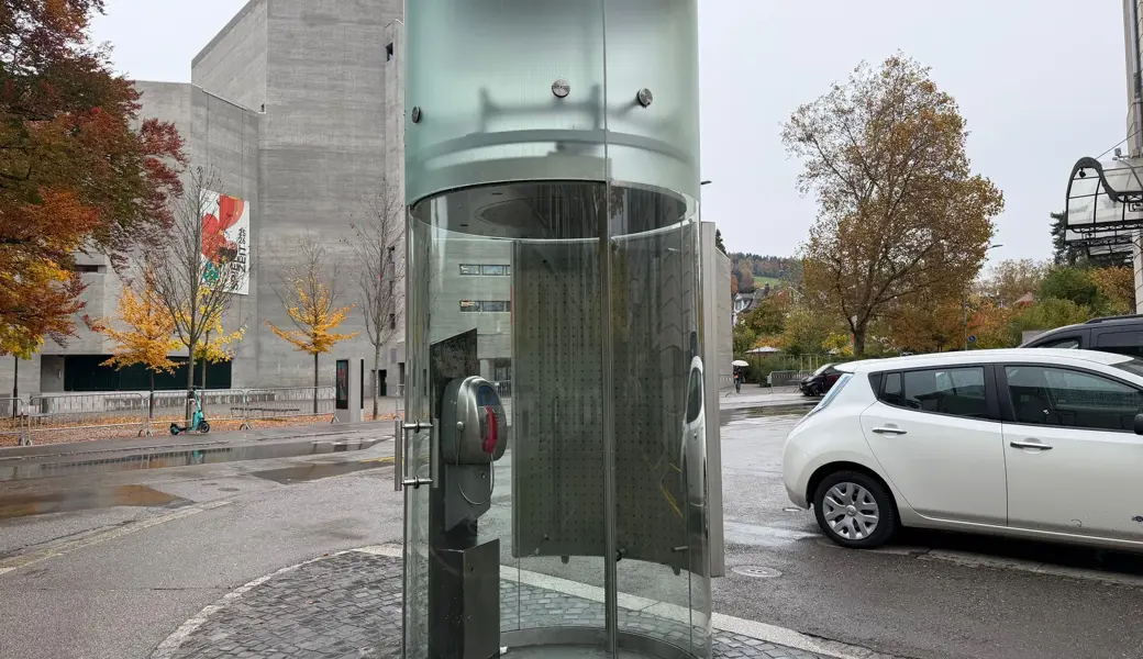 Die letzte funktionierende Telefonzelle der Ostschweiz steht neben der Tonhalle in St.Gallen.