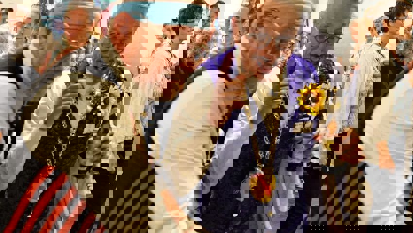  Das Duo Messer &amp; Gabel ist schon beim Apéro im Serviceeinsatz.