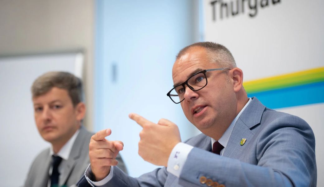 Der Thurgauer Finanzvorsteher Urs Martin (rechts) und sein Generalsekretär Nathanael Huwiler sind besorgt über die drohenden Auswirkungen der Individualbesteuerung. 