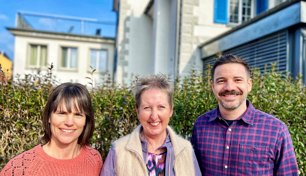 Von links: Annette Schmidt-Bartholet (Leitung Pflege und Betreuung), Margrit Raimann (Gründerin) und Marco Städler-Laurent (neuer Leiter).
