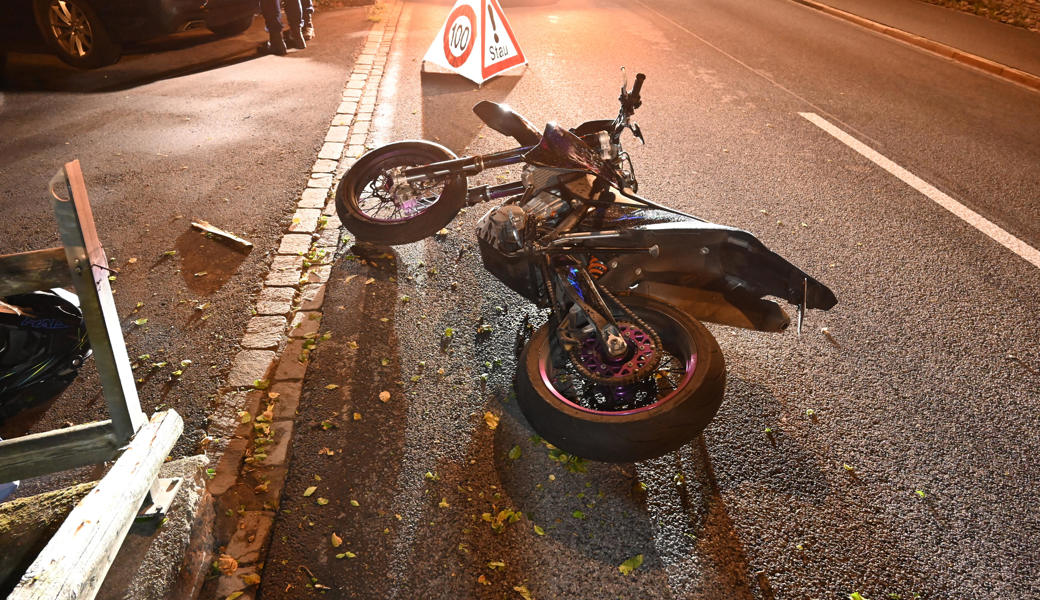 Motorradfahrerin verunfallt nach Flucht vor Polizeikontrolle