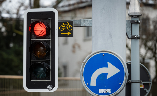 Rechtsabbiegen beim Lichtsignal: Mehr Komfort für Velofahrende durch Umrüstung einer Ampel