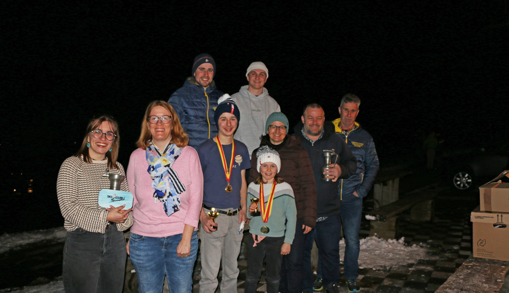 Die Kategoriensieger des Clubrennens mit den Clubmeistern Nicole Göldi (links) und Christian Michel (Zweiter von rechts). 