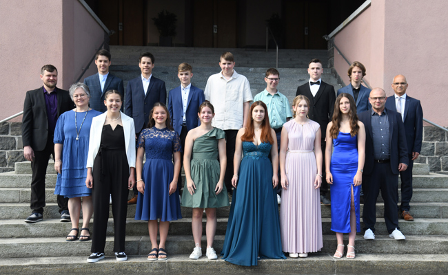 Festliche Konfirmationsfeier in der evangelischen Kirche