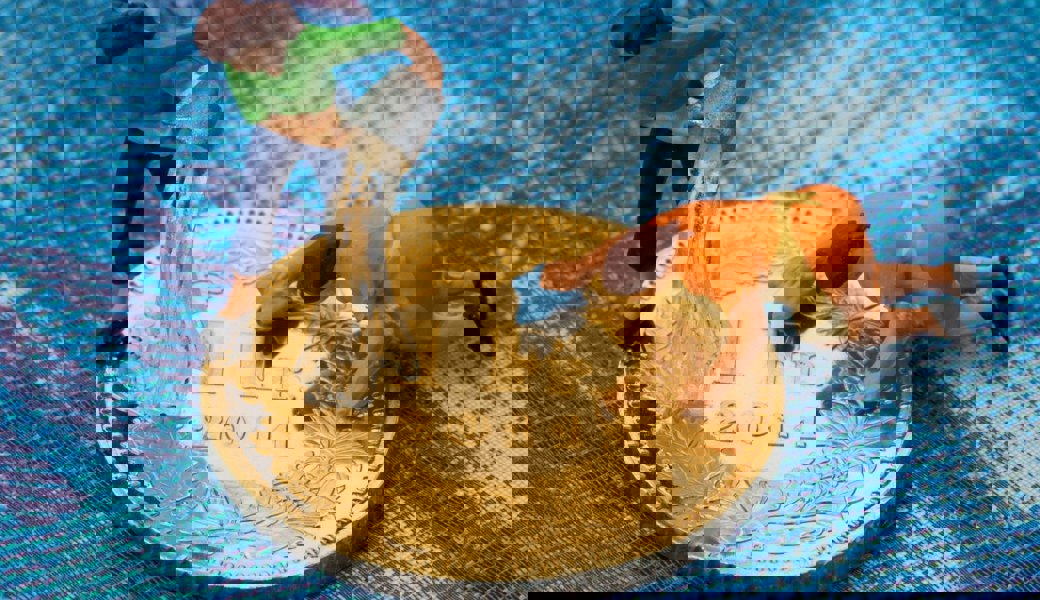 Die Beschuldigte hat für «ihren» Liebesbetrüger fast 60’000 Franken gewaschen.