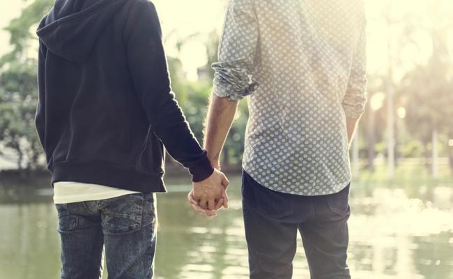 Reihenweise homosexuelle Männer betrogen