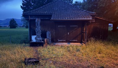 Brennender Holzklotz beim Schützenhaus – war es versuchte Brandstiftung?