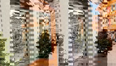 Einbrecher stehlen Auto und rammen Juweliergeschäft