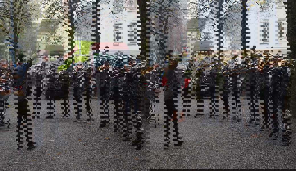 Die Näblschränzer spielten am 11.11. pünktlich um 11.11 Uhr auf. Robert Kucera