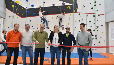 Die Kletterwand bei der Turnhalle Gadretsch wurde eingeweiht