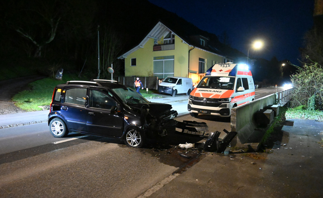 Autofahrer bei Unfall verletzt – Totalschaden am Auto