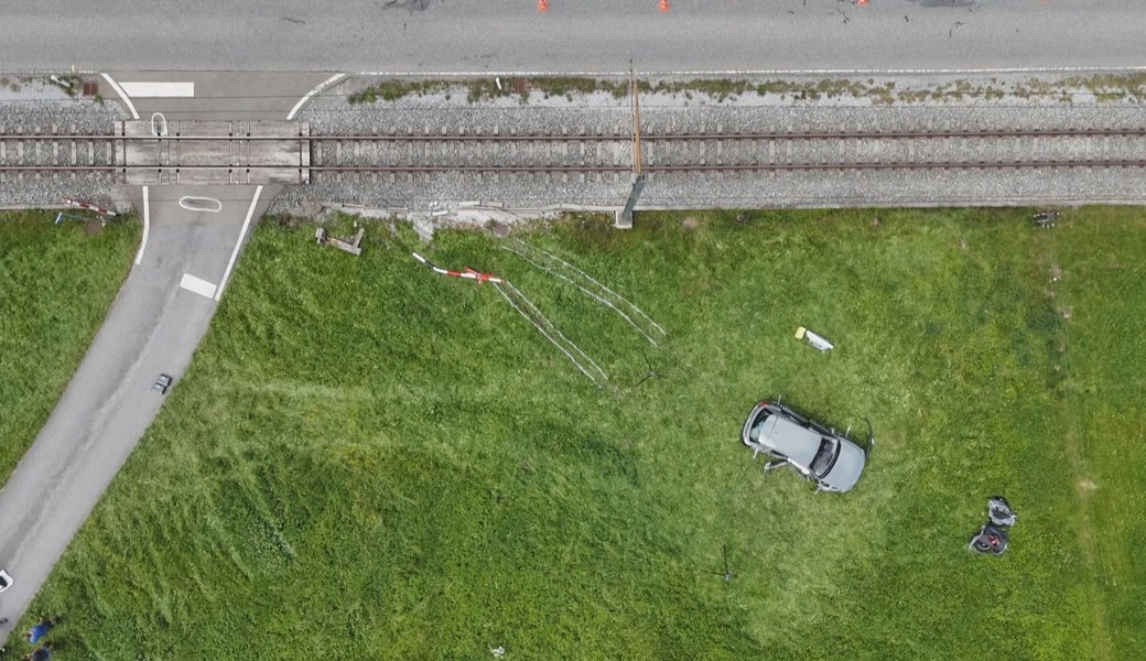 Der 22-jährige Fahrer wurde schwer verletzt. 