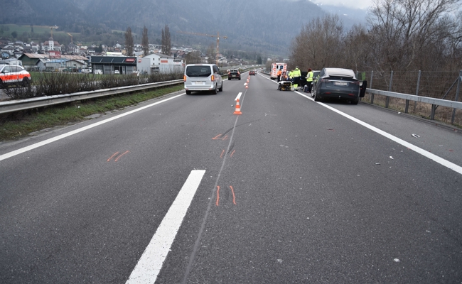 Zeugenaufruf: Kollision mehrere Fahrzeuge auf der Autobahn A13