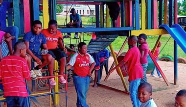Spielplatz im Mshadza Care Center, einem Ort für Kinder mit Behinderungen.