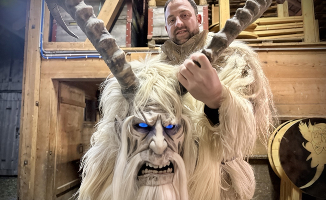 Unter dem Pelz stinkt es nach Tier