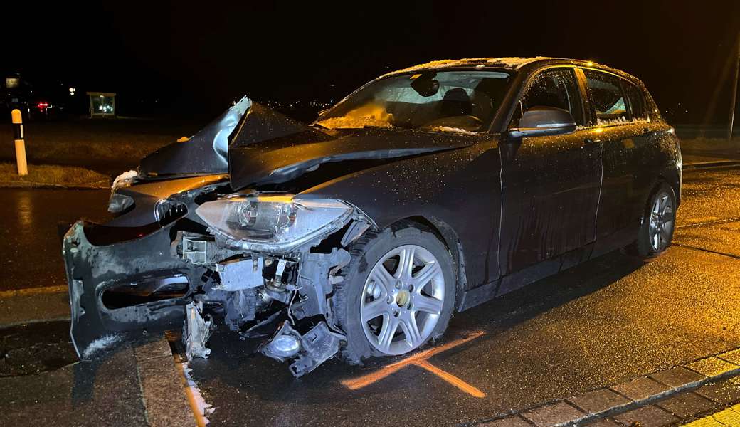 Am Fahrzeug und dem Kandelaber entstand Sachschaden in Höhe von rund 15'000 Franken.