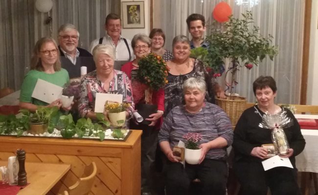 Kirchenchor ehrt mehrere langjährige Mitglieder und sucht Verstärkung