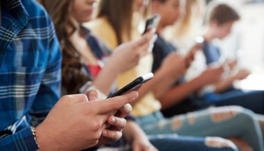 Parteien wollen neue Regeln fürs Handy an Schulen – nur eine fordert ein Verbot