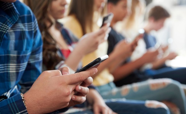 Parteien wollen neue Regeln fürs Handy an Schulen – nur eine fordert ein Verbot