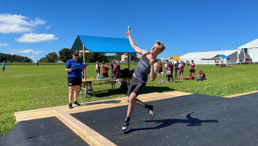  Leandro Lippuner vom STV Grabs zeigt in der Disziplin Wurf vollen Einsatz. 