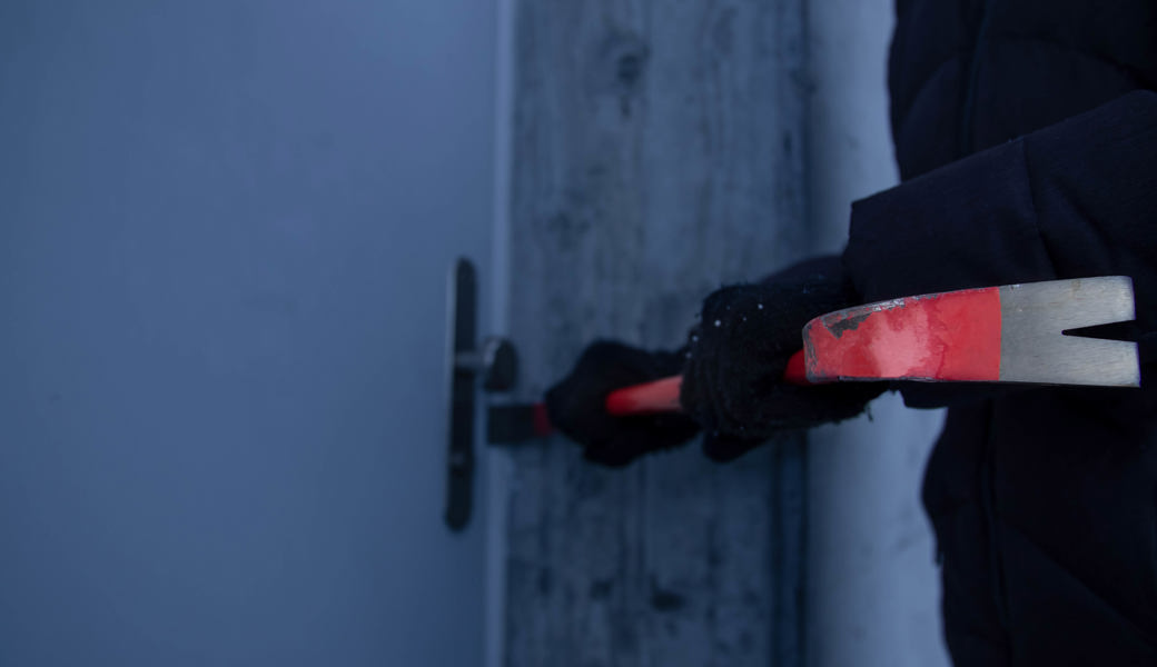 Eine unbekannte Täterschaft stahl E-Bikes aus einem Lagerraum.