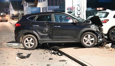 Nach Unfall in parkierte Autos geschleudert – 100'000 Franken Schaden