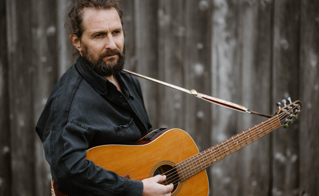 Mit der «Chilbibahn» an die Spitze der Albumcharts: Shem Thomas hebt ab