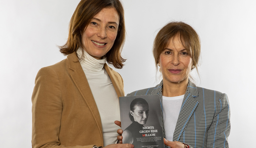 Mit ihrem Buch möchten Ruth Van de Gaer Sturzenegger (links) und Ayda Ergez Menschen vor Onlinebetrügern schützen. 