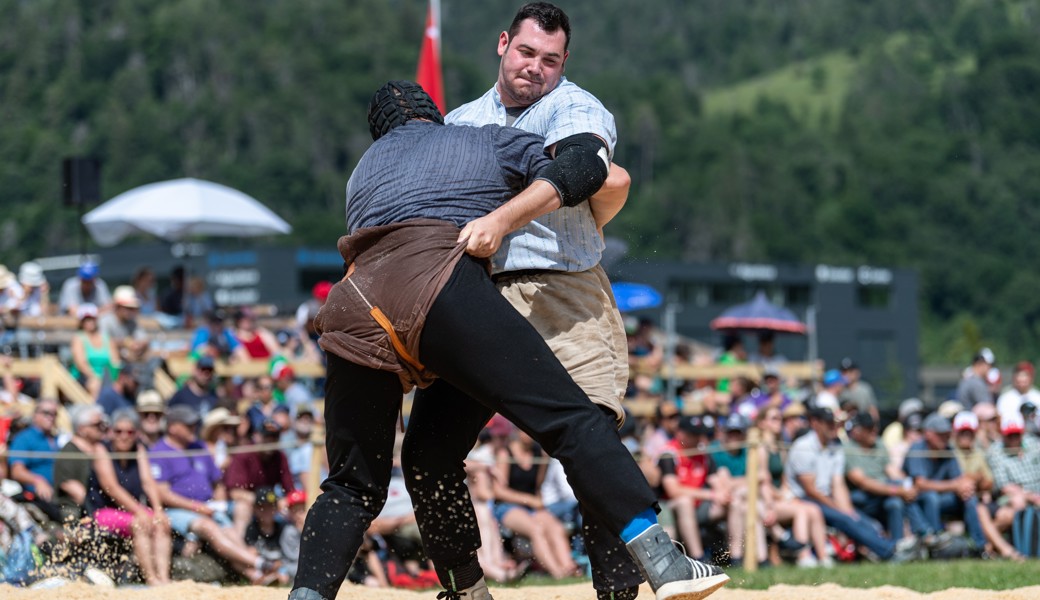 Kjetil Fausch (hinten) im Kampf gegen den späteren Festsieger Curdin Orlik.