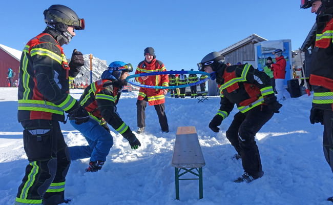 Die Feuerwehr auf der Piste: Fast so schnell wie beim Löschen