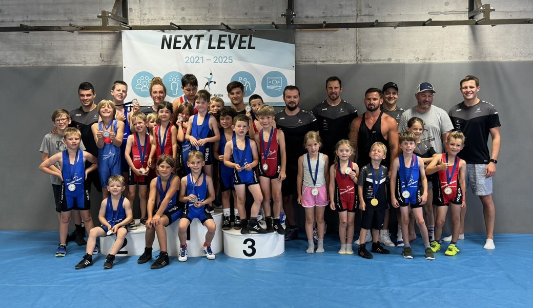 22 Ki-Ris und eine Menge Helferinnen und Helfer freuten sich nach dem gelungenen Turnier. 