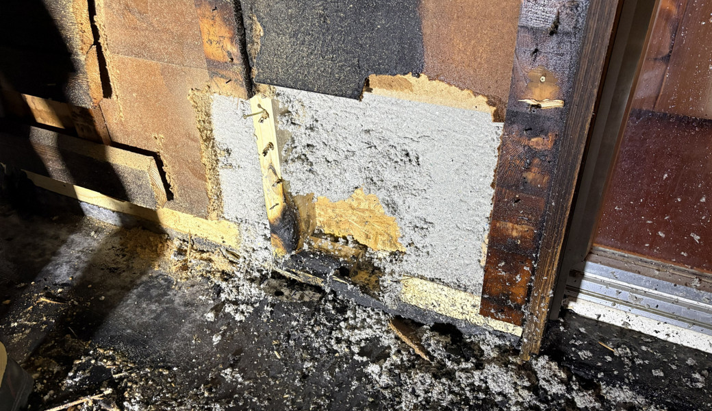 Es hätte übel ausgehen können, hätte der Mottbrand in der Isolierung auf die Holzstruktur des Hauses übergegriffen.