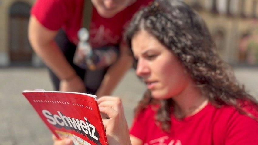 Die Teilnehmenden erhielten unter anderem eine Landkarte der Schweiz. Die Teilnehmenden erhielten unter anderem eine Landkarte der Schweiz.