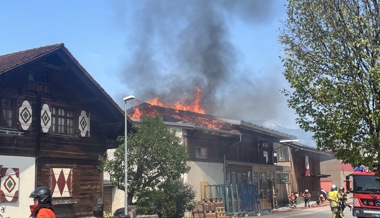 Schreinerei in Brand: Defekt der PV-Anlage als Ursache im Fokus