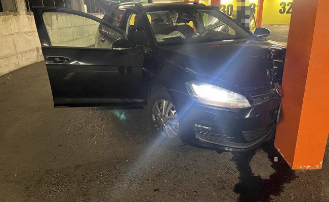 18-jähriger Autofahrer verwechselt Gas und Bremse – mit fatalen Folgen