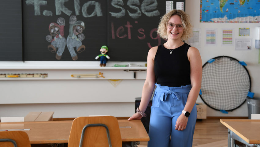 Alessia Rothenberger unterrichtet eine 4. Klasse in der Primarschule Räfis. Bilder: Corinne Hanselmann Alessia Rothenberger unterrichtet eine 4. Klasse in der Primarschule Räfis. Bilder: Corinne Hanselmann