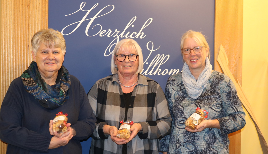 Die Landfrauen Buchs-Räfis haben ihre Weihnachtstradition dieses Jahr fortgesetzt. Im Bild: Anni Schoch, Monika Eggenberger und Marianne Eggenberger.