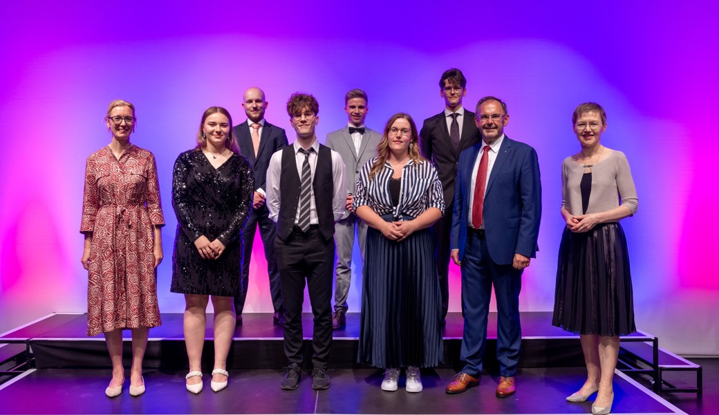 Diese Absolventinnen und Absolventen haben es ins goldene Buch geschafft. 