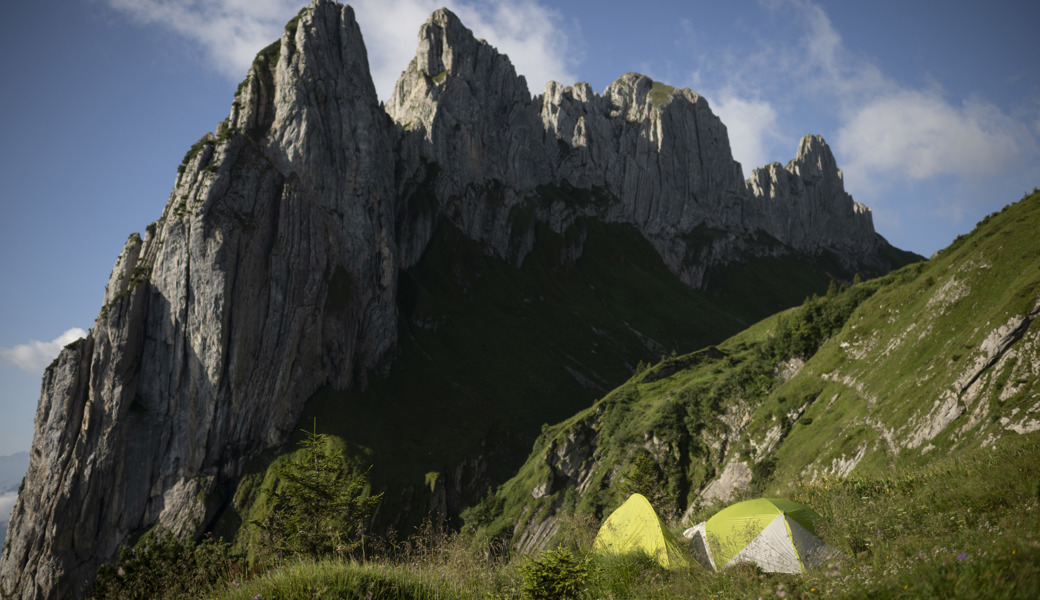 Wildcampierer vor den Kreuzbergen im Alpstein.